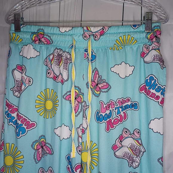 Briefly stated pajama rollerskate pants - Picture 2 of 6